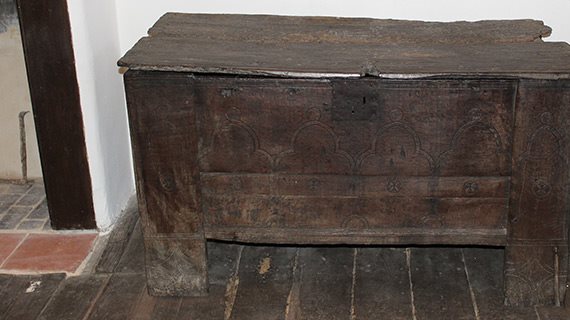 medieval-chests-570