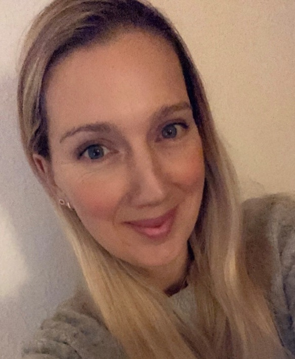 Hannah Lewis headshot