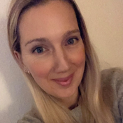 Hannah Lewis headshot