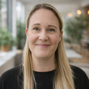 profile photograph Katie Dray