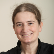 Leonie Hicks - استاد profile picture