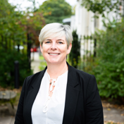 Niamh Downing - استاد profile picture